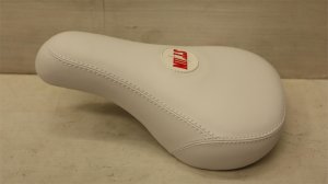 画像1: [Pivotal] Fiend "Mills" Seat [Fat/ White]