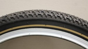 画像2: Shadow "Contender" Tire [2.35/ Gold Line]