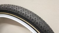 [2.35] Shadow "Contender" Tire [110PSI/ Gold Line]