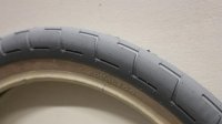 [2.4] BSD "Donnastreet" Tire [Grey Tan Wall]