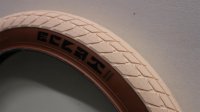 [2.4] Eclat "Morrow" Tire [100PSI/ Tan Gum Sidewall]