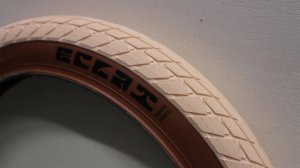 画像1: [2.4] Eclat "Morrow" Tire [100PSI/ Tan Gum Sidewall]