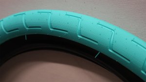 画像1: [2.4] BSD "Donnastreet" Tire [110PSI/ Teal]