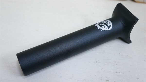 画像1: [Pivotal] BSD "Blitzed" SeatPost [135mm/Black] (1)