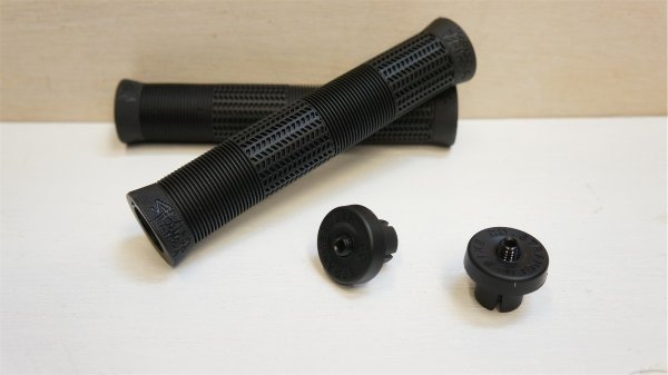 画像2: Stranger"QuanKratonRubber"Grip[163mm×29mm/ Black] (2)