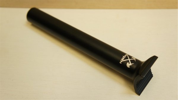 画像2: [Pivotal] Demolition "Axes" SeatPost [200mm/ Black] (2)