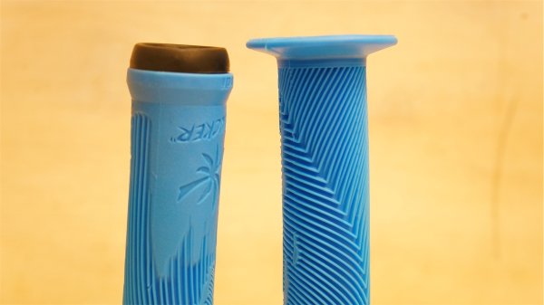 画像1: ODI " Hucker " Signature Grip [158mm×29mm/Light Blue] (1)