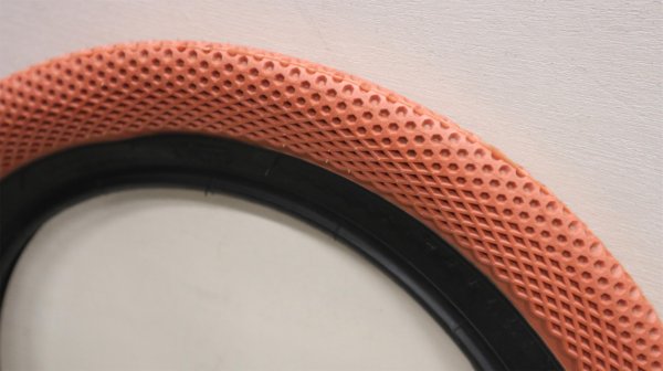 画像1: [16インチ用/ 2.3] Cult "VANS" Tire [65PSI/ Classic Gum] (1)