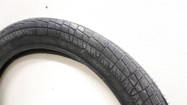 画像1: [18インチ用/ 2.1] Zen "Innova" Tire [65PSI/ Black] (1)