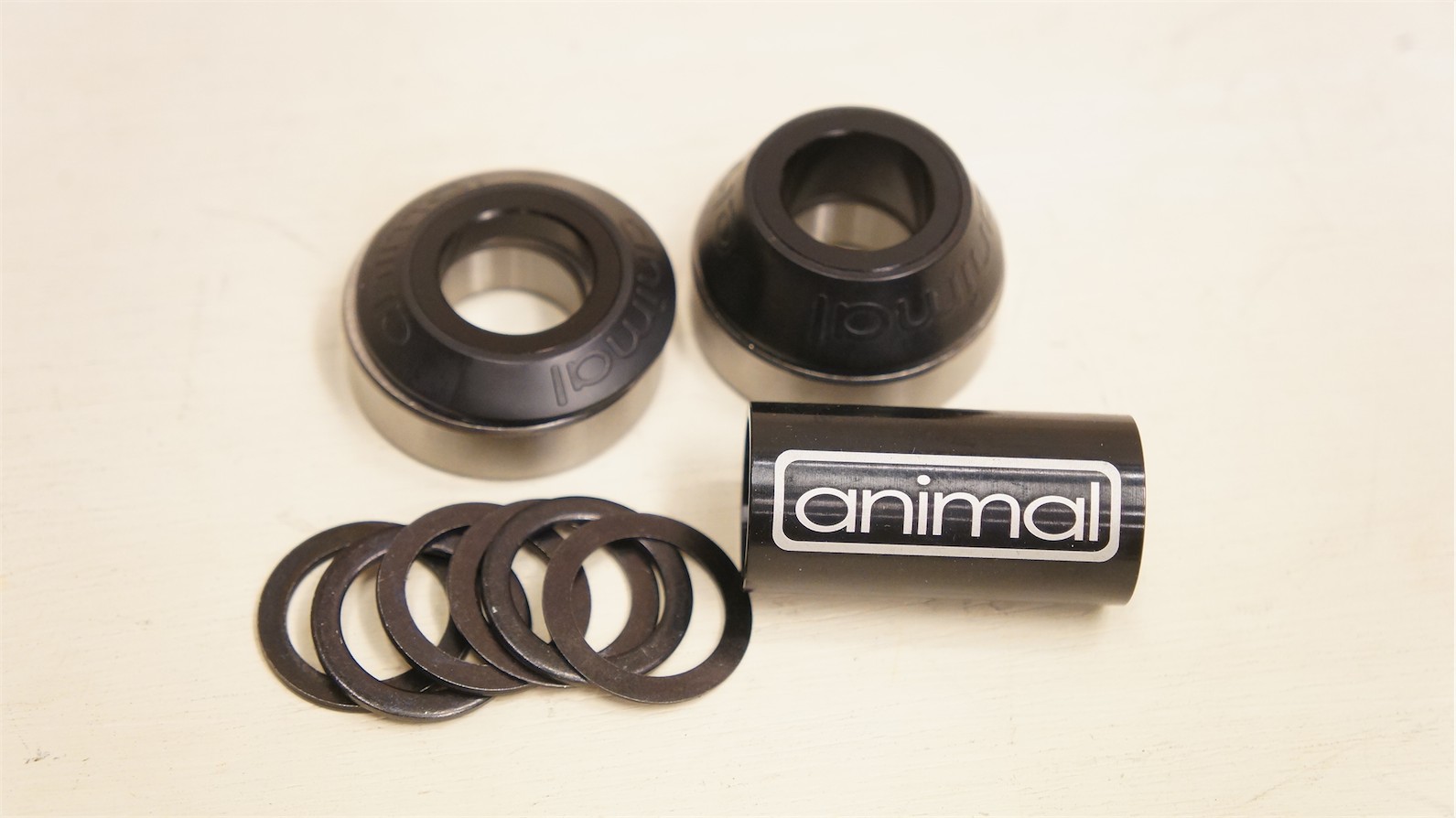 Animal Mid BB[Black/ Mid / 19mm] - 横浜にあるBMX全国通販のFlourishBMX